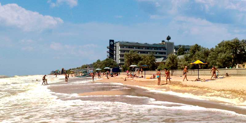 Кирилловка, море, прибой, отель. Гостиница у моря, Кирилловка.